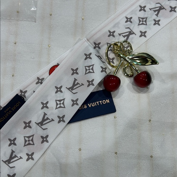 🍒BAG CHARM🍒 - Picture 2 of 5
